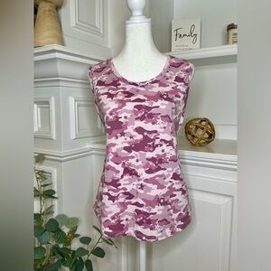 Fabletics Janis Muscle Tank in Star Camo Lilac Size Medium